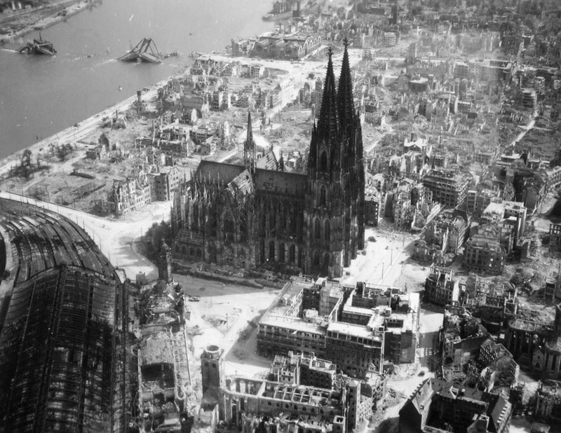 cologne-cathedral-world-war-2-black-and-white