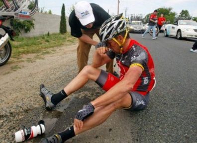 lance armstrong crash 2