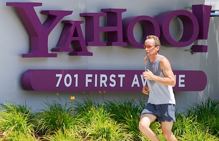 yahoo acquires associated content