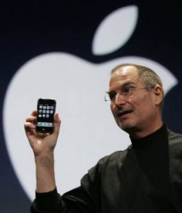 steve jobs shows iphone at macworld1