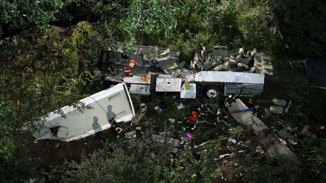 italian tour bus crash ravine