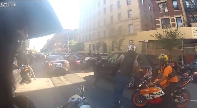 bikers attack range rover