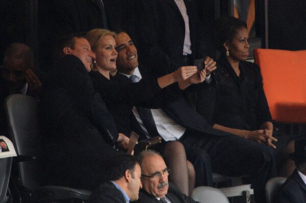 obama selfies at funerals