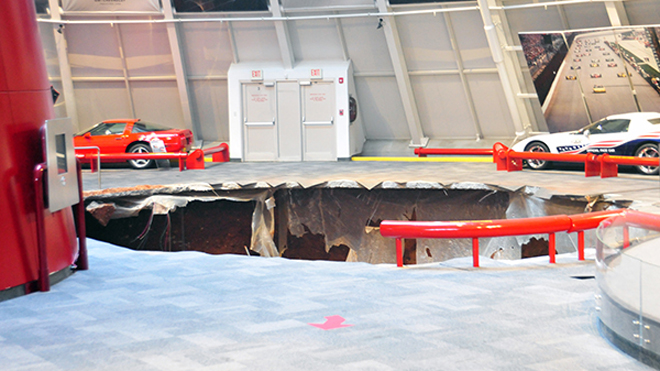 corvettes-sinkhole-museum-picture