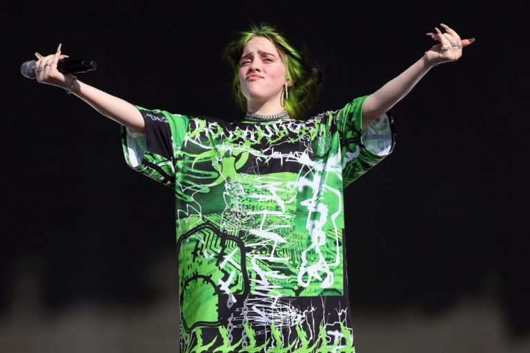 Billie Eilish Against Body Shaming She Pulled Shirtless Stunt Smseo